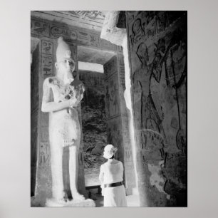 Póster Abu Simbel Egipto, Turista dentro del Templo (NR)