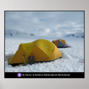 Póster Acampando en los glaciares del yacimiento de Junea