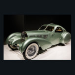 Póster Aérolithe Concept Car de estilo Art Deco Vintage 1<br><div class="desc">1935 Autobús Aérolithe diseñado por Jean Bugatti. Al igual que el coche del Gran Premio Tipo 59,  el Aérolithe utiliza Elektron (aleación de magnesio) o Duralumin (aleación de aluminio) para sus paneles corporales. Por lo tanto,  los paneles del cuerpo fueron remachados externamente,  creando la costura de la firma.</div>
