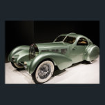 Póster Aérolithe Concept Car de estilo Art Deco Vintage 1<br><div class="desc">1935 Autobús Aérolithe diseñado por Jean Bugatti. Al igual que el coche del Gran Premio Tipo 59,  el Aérolithe utiliza Elektron (aleación de magnesio) o Duralumin (aleación de aluminio) para sus paneles corporales. Por lo tanto,  los paneles del cuerpo fueron remachados externamente,  creando la costura de la firma.</div>