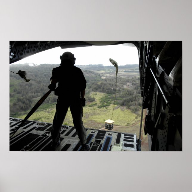 Póster Airman observa la caída de un paquete de prácticas (Frente)
