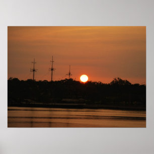 Póster Ajuste de Sun detrás del poster del barco pirata….
