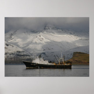 Póster Alaska Juris, pescador arrastrero en puerto holand