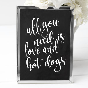 Póster All you need is love and hot dogs chalkboard sign