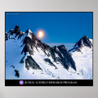 Alzamiento lunar sobre las montañas