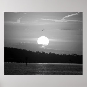 Póster Amanecer blanco y negro en la bahía horizontal 16x