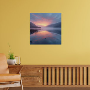 Póster Amanecer en Lago Tranquilo – Paisaje Sereno de la
