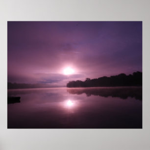 Póster Amanecer morado sobre el agua