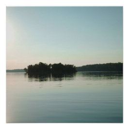 Póster Amanecer sobre lago tranquilo