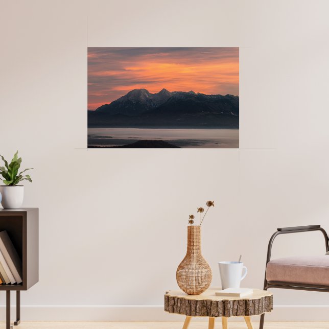 Póster Amanecer tras majestuosas montañas (Salón 3)