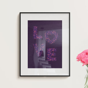 Póster Amor, corazones y color morado.