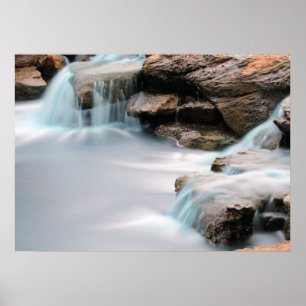 Póster Añada una cascada sedosa del jardín de la cita