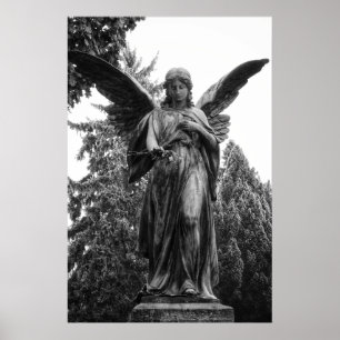 Póster Ángel Con Alas Propagadas Sosteniendo Una Flor