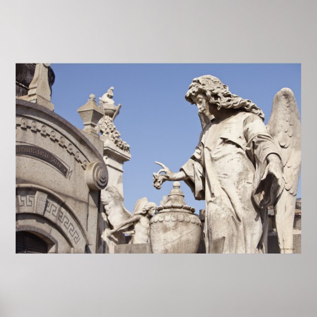 Póster Angle Statue Close Up in La Recoleta Cemetery (Frente)