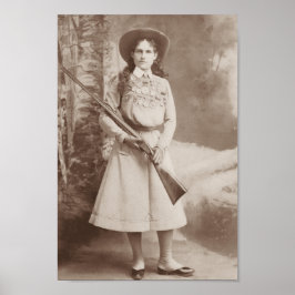 Póster Annie Oakley Holding A Rifle - 1899