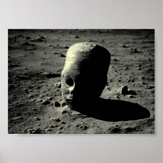 Póster Antigua estatua de un expatriado en la luna