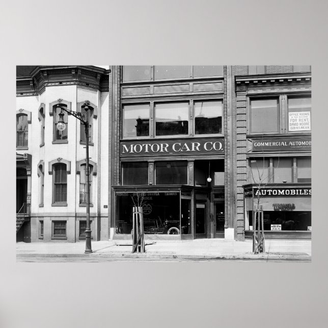 Póster Antiguo concesionario de automóviles, a principios (Frente)