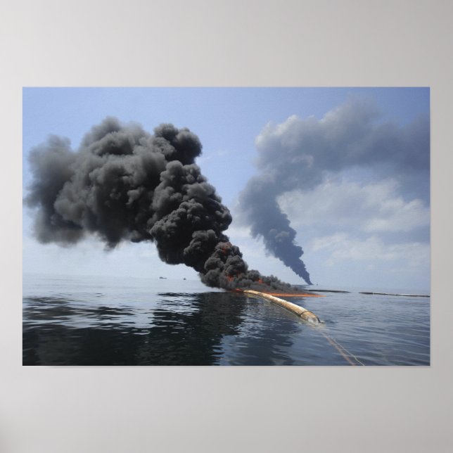 Póster Aparecen nubes oscuras de humo y fuego (Frente)