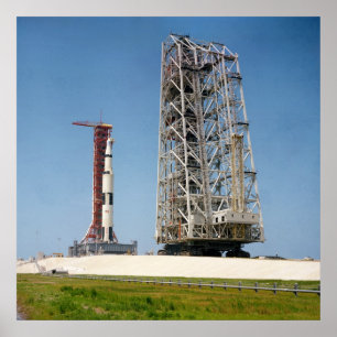 Póster Apollo 10 en la plataforma de lanzamiento