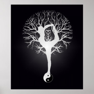 Póster Árbol blanco y negro de la yoga con la mujer y el