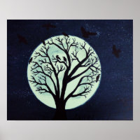 Árbol iluminado por luna con cuerdas