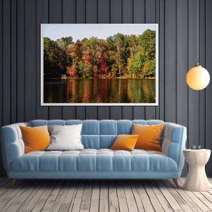 Póster Árboles otoñales del otro lado del río