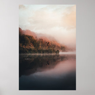 PÓSTER ÁRBOLES VERDES PROLONGADOS Y CUERPO DE AGUA