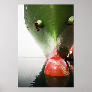 Póster Arco de un buque de carga rojo y verde el   Long
