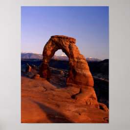 Póster Arco delicado al atardecer con La cubierta de niev