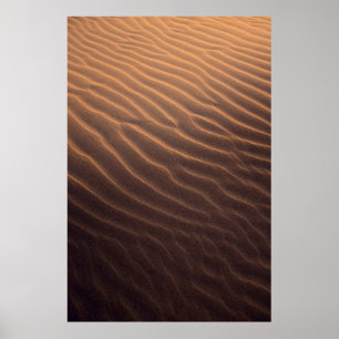Póster Arena marrón con agua por la mañana