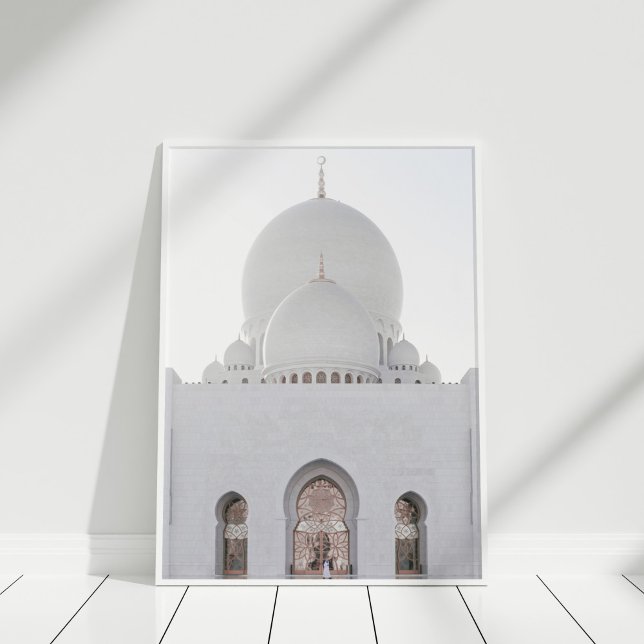 Póster Arquitecto islámico de la Mezquita Blanca (White Mosque Islamic Architect Poster in white frame against white wall.)