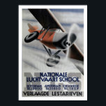 Póster Art Deco de 1937 Poster de Aviación Vintage<br><div class="desc">El monoplano estilizado de ala alta viaja a través del aire, como si estuviera zumbando el bloque de texto de abajo. Tinta naranja, gris, azul y negra sobre papel. Texto completo: ESCUELA NACIONALE LUCHTVAART [ofrecida para Rotterdam, Amsterdam y Enschede] Verlaagde Lestarieven Wordt Lid Der Kon. Ver. Voor Luchtvaart Leert Zweef-Vliegen...</div>