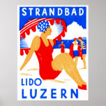 Póster Art Deco Strandbad Lido Luzern 1929<br><div class="desc">C. 1929 poster Art Deco promocionando la playa frente al lago de Strandbad Lido en Luzern / Lucerna Suiza.</div>