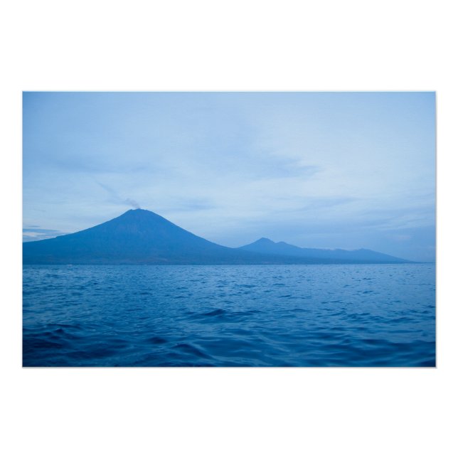 Póster artístico del Monte Agung de Bali al amanec (Anverso)