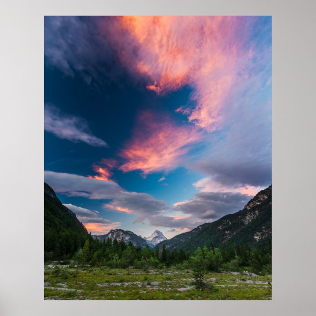 Póster Asombrosas nubes de atardecer sobre la montaña Man (Frente)