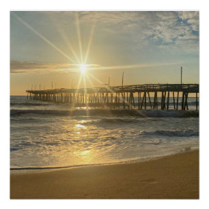Póster Asombroso amanecer en Virginia Beach Pier - Sunbur