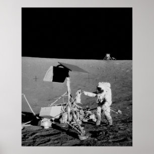 Póster Astronauta Apolo 12 y módulo lunar en la luna
