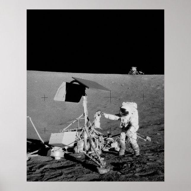 Póster Astronauta Apolo 12 y módulo lunar en la luna (Frente)