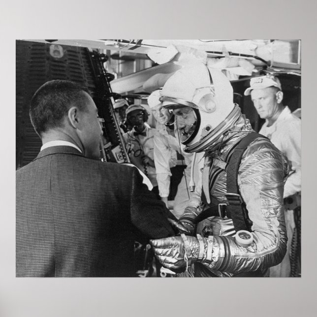 Póster Astronauta preparándose para su inserción en la li (Frente)