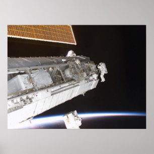 Póster Astronautas trabajan en la Estación Espacial Inter