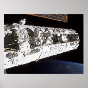 Póster Astronautas trabajan en la Estación Espacial Inter