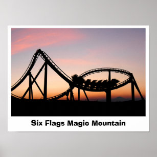 Póster Atardecer en la montaña mágica Six Flags