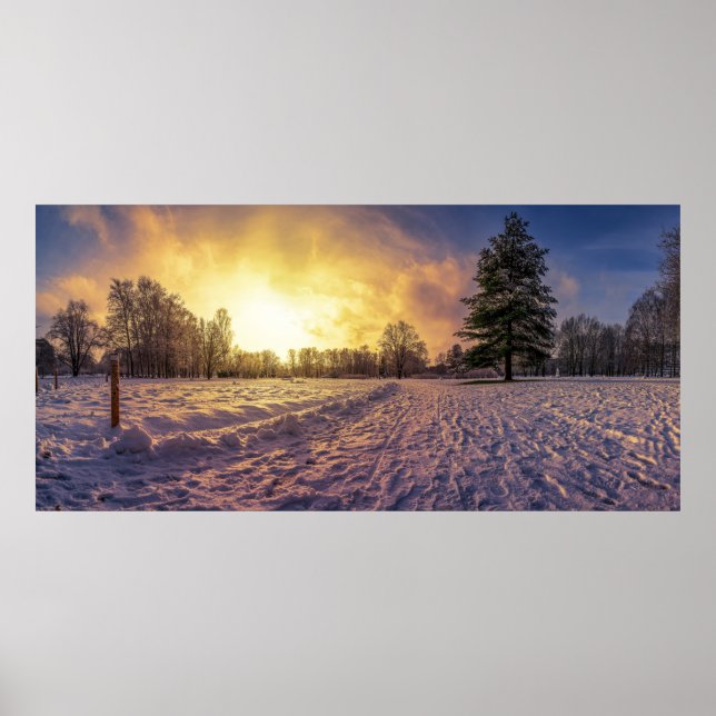 Póster Atardecer sobre el nevado parque invernal (Frente)