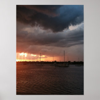 Póster Atardecer y barcos en la imagen del agua