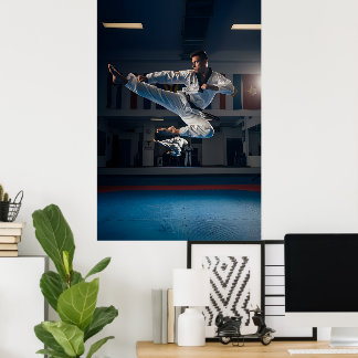 Póster Atleta de Taekwondo realizando patada lateral vola