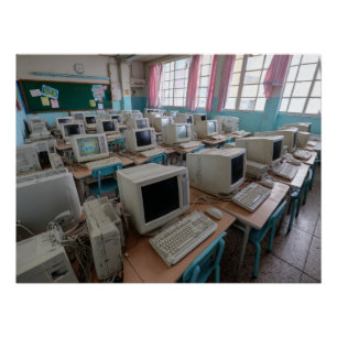 Póster Aula de informática antigua con monitores CRT