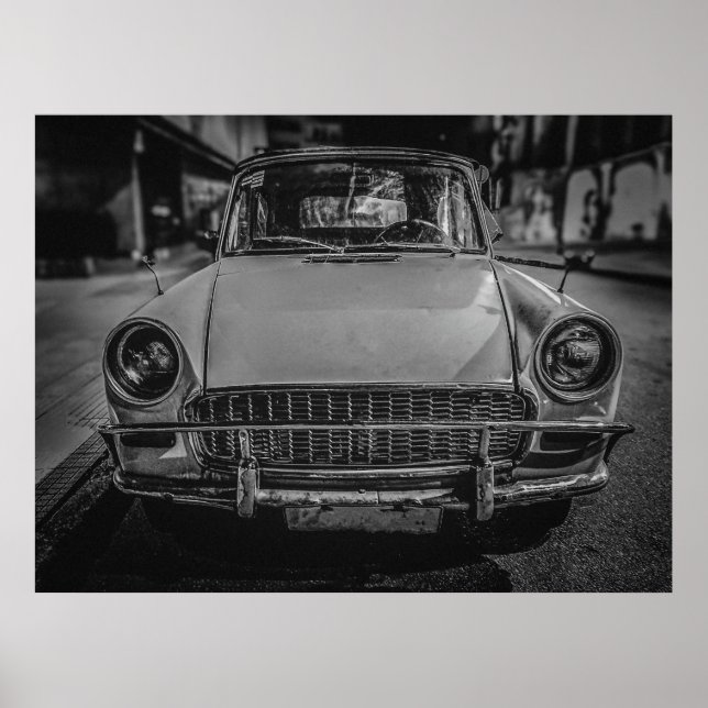 Póster Auto de estilo clásico estacionado en calle urbana (Frente)