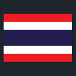 Póster Bandera de Tailandia<br><div class="desc">La bandera tailandesa es una banda bicolor horizontal fimbriada. Los colores utilizados en la bandera son azul,  rojo,  blanco. La proporción de la bandera tailandesa es de 2:3. La bandera de Tailandia fue adoptada en 1917.</div>