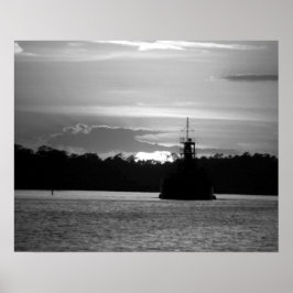 Póster Barco de cangrejo blanco y negro al atardecer 16x2
