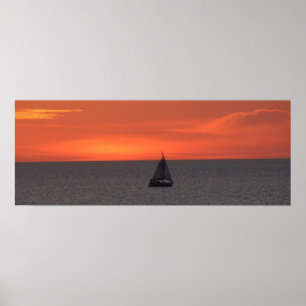 Póster Barco De Navegación En El Mar En El Poster Sunset